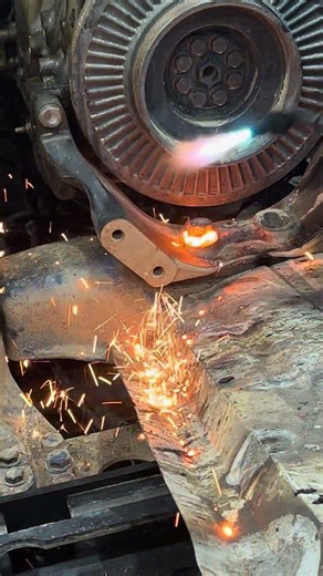 #dieselpower #dieselengine #diesel #mechanic #heavyduty #youtubeshorts #youtube #tools #getitdone