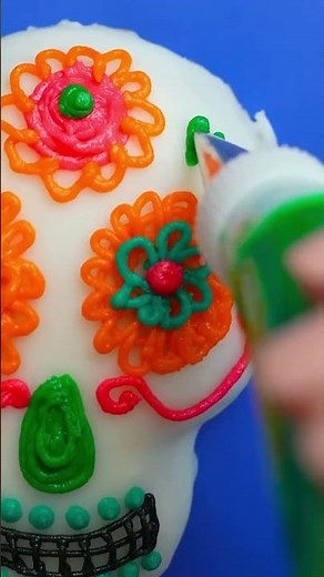 How to Decorate Sugar Skulls for Day of the Dead