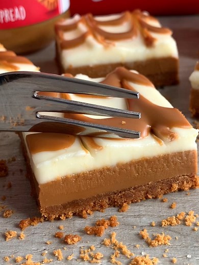 5-Ingredient No-Bake Lotus Biscoff Pie Bars 😍 There is no baking involved for these🥰 This is one of my absolute favourite Biscoff no-bakes from 2022! They’re cold, sweet, creamy, and soooo Biscoff-y 🤤 So quick and easy to make, plus you only need 5 ingredients 🥳 Sound on for full instructions 🔉 All you need is: For the base/middle: 200g Lotus biscuits 60g unsalted butter, melted 400g Biscoff spread, melted For the topping: 115g cream cheese, room temperature 30g unsalted butter, softened 26