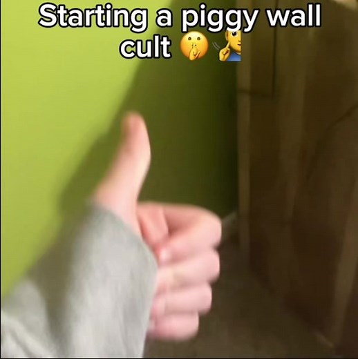 Day 1 of my Piggy Wall Cult! || Ignore the low energy i'm sick 😭 || #piggy #funny #fyp #drawing