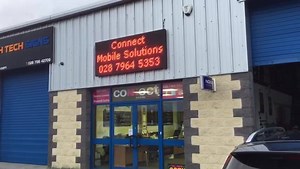 Mercedes ML250 Reverse Camera Installation. For this job we used a factory fit style reverse camera which is integrated into the boot grab handle, this then is incorporated through the Screen in the Jeep with moving guidelines. This makes this addition seem as if it were always on the car! | Connect Mobile Solutions Ltd.