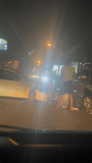 Accident Dow stretch heading into Aripero (South) earlier on Thursday night. | Ian Alleyne
