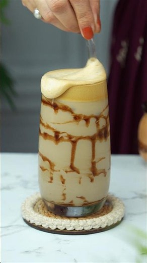 Dalgona Cold Coffee Recipe 😋 | Cafe Style Cold Coffee at Home #shorts