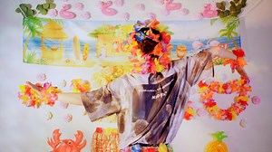 Watch 7 Pieces Hawaiian Luau Hula Grass Skirt on Amazon Live