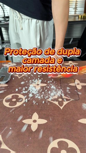 Sem sujeira e com muita qualidade, é exatamente assim que CrystalArmor protege o seu celular! Com resistência 9 contra riscos e arranhões, tecnologia hidrofóbica e proteção de privacidade as nossas películas vieram para atender toda a sua necessidade! 😌#CrystalArmor #tecnologia #iphone #qualidade