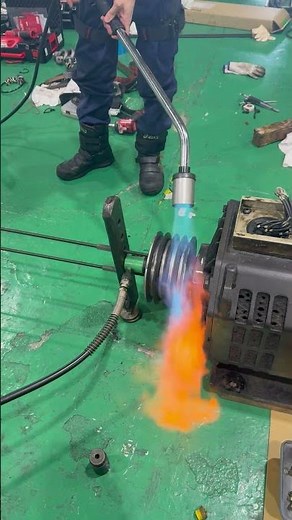 VSモーターのプーリー抜き作業です