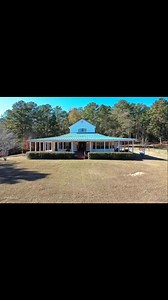 This Alabama house is still on the market. Almost three acres. $274,900. To see all of this, look in comments. #oldhouselife #alabama | Old House Life - Michelle Bowers