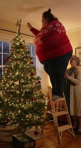 Christmas Ladder Fail Caught on Camera 😭🎄😂 #Christmas #Funny #HolidayFails #CaughtOnCamera