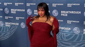 Slim Lizzo shows off her weight loss in a stunning strapless red gown