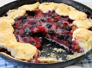 50K views · 155 reactions | There's something really amazing about a warm slice of BERRY PEACH PIE, topped with vanilla ice cream. Mmmmmm! See the full recipe here: https://goo.gl/LUjSYs | Butter with a Side of Bread | Facebook
