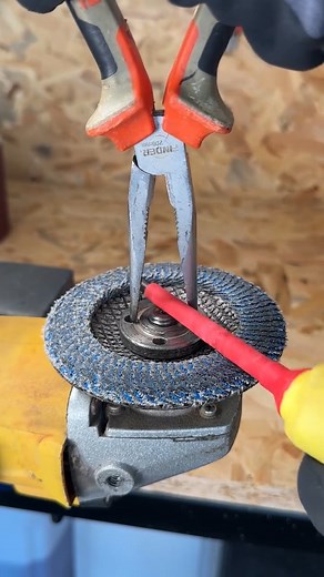 5.6K views | Grinder disc removal tool hack | Genius Cars Plus | Facebook