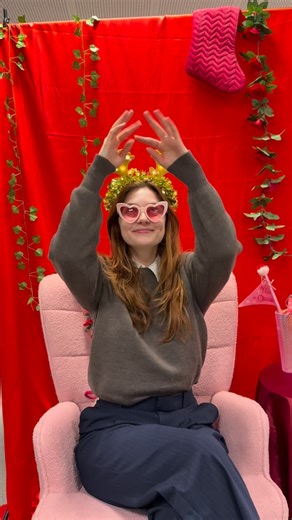 Éditions Roncière on Instagram: "[CALENDRIER DE L’AVENT] Nouvelle semaine, nouveau concours !🎄 Chaque jour, votre Rumeur tirera au sort un ou plusieurs gagnants pour le lot du jour. Vous pouvez donc participer pour tous les lots qui vous intéressent ! 👀 Voici la liste des lots, ainsi que le nombre de gagnants à chaque fois... Lundi 15 décembre : 1 gagnant pour un lot composé de “La Guerre des biscuits de Noël“ et “Noël à Silver Bells“ d’Eliza Evans Mardi 16 décembre : 3 gagnants pour “À toi, f