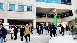 In-between class campus buzz. | Northeastern University