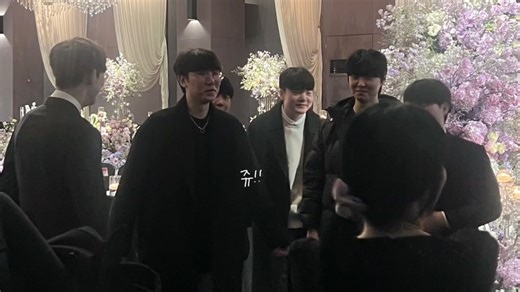 LCK动态:GEN全员＋lehends参加Helper教练婚礼！bdd和ghost采访花絮比心~gumayusi更新西装照！kanavi健身教练日常更新近况~