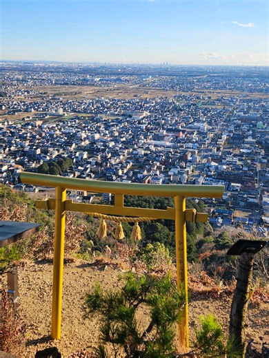 黄金に輝く天空の鳥居⛩️ 今年最後に見てきました✨️✨️ 来年も皆さま 良い年でありますように😌🙏🎶 #絶景スポット #天空の鳥居 #プチ登山 #白山神社奥宮 #岐阜