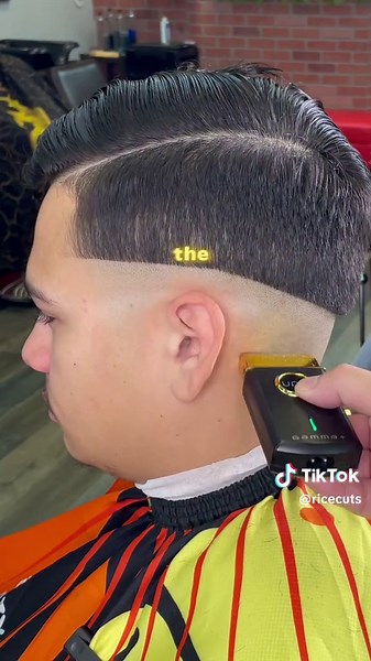 Mid Fade Tutorial Unlock the secrets to the perfect mid fade with our step-by-step tutorial! From mid drop to high fade, we've got you covered. 🙌✂️ Perfect for beginners looking for a simple mid fade tutorial! #B#BarberTutorialM#MidDropFadeM#MidFadeIf you’re in the Inland Empire and you like what you see, tap the link in my bio to book an appointment with me