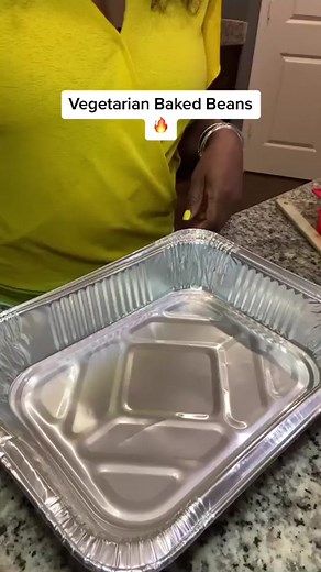 Delicious Vegetarian Baked Beans Recipe for Cookouts