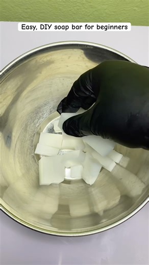 Beginner friendly soap technique #handmadesoap #soapmaking #soapmakingtutorial #diyskincare #xmas