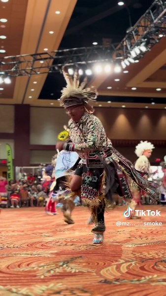 Adults Mens Smoke Dance @ Salamanca’s Marvin “Joe” Curry Veterans Pow Wow….Oooo Weee these guys be cuttin’ up the floor with them moves!! Dancer: Regis Cook, Onondaga from Syracuse NY #smokedance #salamancany #powwow #danceyourstyle #fastfeet #alleghany #fyp #senecaterritory #haudenosaunee #seneca #cayuga #onondaga #oneida #mohawk #tuscarora #sixnations #powwowtrail #powwowtiktok #powwowlife #nativetiktok @regiscook