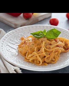 PASTA CON CREMA DI PEPERONI E RICOTTA in 15 Minuti