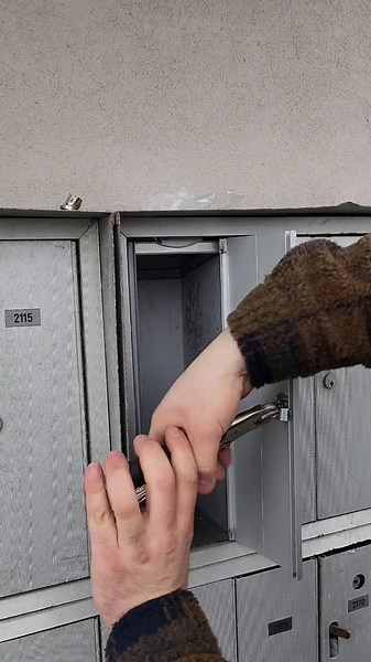 How to replace your mailbox lock with ease 30 sec video instruction how to unlock the mailbox lock without key #mailboxlock #mailbox #lock #lockreplacement #diy #fyp #shorts #Vancouver #canada