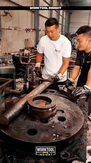 Worktool for precise pipe bending with rotary bending table