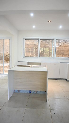 211 reactions · 3 comments | Instalación: cocina en cuarzo blanco estelar Tienes los muebles, nosotros instalamos la encimera. Si ya tienes los muebles de tu cocina y necesitas la superficie, nos encargamos de instalarla a medida. Trabajamos con cuarzo, granito, cuarcita y piedra sinterizada, materiales resistentes y de fácil mantenimiento.  WhatsApp: 5049-7492  www.isaguate.com | Isa Design | Facebook