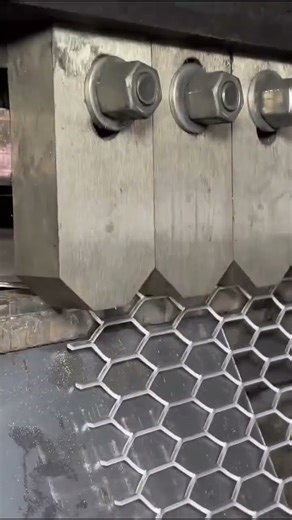 Expanded metal mesh manufacturing process ⚙️ #MetalMesh#meshsupplier #shorts