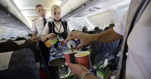 How to Make Your Own Cocktails at 30,000 Feet Using What Airlines Already Offer