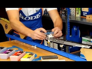 Preparazione sci - spatolare e spazzolare / Waxing skis - scrape and brush