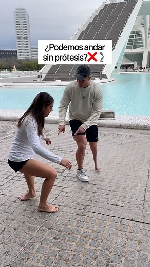 Eric González on Instagram: "¿Quién ganaría una carrera sin prótesis?🏃🏻‍➡️🏃🏼‍♀️"