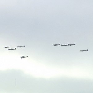 Ever seen anything like 12 Spitfires and Hurricanes flying in formation? #GoodwoodRevival #VEDay75 #GoodwoodSW Find our Speed Weekend Stream here 👉https://bit.ly/SpeedWeekendStream | Goodwood Road & Racing