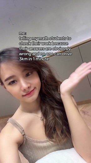 Cheeky Students Challenge: Carlos Sainz vs. Max Verstappen