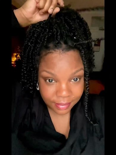 Styling Xpression Wavy Bomb Twist by Outre.