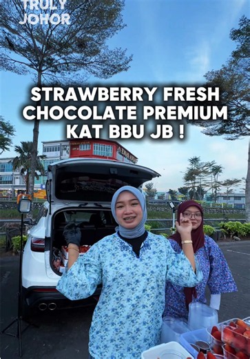 Spotted freshh strawberry dip chocolat here at Bandar Baru Uda JB ! ❤️😍 #trulyjohor #fypシ゚viral #strawberrychocolate