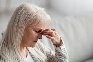 Migraine ophtalmique : causes, symptômes, traitement et prévention