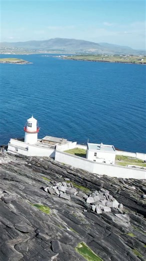 🌊 Kerry’s Lighthouses: Lighting the Way in Kerry 🕯️ From the rugged Blasket Islands to the Shannon Estuary, Kerry is home to some of Ireland’s most iconic lighthouses. Here are five you won’t want to miss: 1️⃣ Cromwell Point Lighthouse (Valentia Island) – Guiding mariners since 1841, offering stunning views over Valentia Harbour. 🏝️ 2️⃣ Little Samphire Lighthouse (Fenit) – Built in 1851 at the entrance to Tralee Bay. A hidden gem visible from the shore or boat. ⚓ 3️⃣ Inishtearaght Lighthouse 