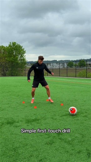 Here’s a simple drill any player can use to improve their first touch #football #soccer