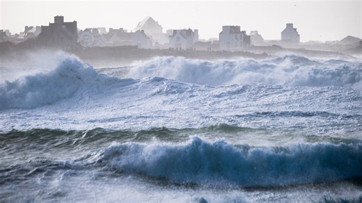 Tempête Ciaran: circulation interdite, aéroports fermés, TER suspendus, le Finistère à l’arrêt