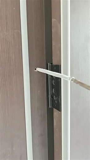 This kind of installed door can't even be knocked open by a train! #Wooden Door Installation