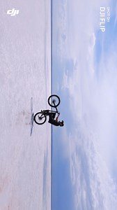 POV: Una bici, un dron y y una toma legendaria. 🚴🏽 @kadiribs lo logró con estilo. ¿El secreto? #DJIFlip, menos de 249 g y siempre listo para lo épico. ⚠️ Toma realizada por profesionales. No intentes replicarlo sin experiencia. 🎥: @kadiribs #DJI #DJIFlip #dron #fotografia #dronconcámara #parati | DJI