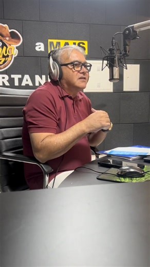 RADIO ARENAFM 97.7 CM 🇧🇷 on Instagram: "🎙️ Entrevista especial na Arena FM 97,7 O Altivino Mateus Santos, membro dos Alcoólicos Anônimos de Campo Mourão, participou de uma entrevista no Programa Manoel Miranda, onde explicou o que é o AA, como funciona o programa e como acontecem as reuniões. Uma conversa importante, de conscientização, acolhimento e esperança para quem busca ajuda ou quer entender melhor esse trabalho que transforma vidas. 💙 📍 Reuniões em Campo Mourão Av. Irmãos Pereira, 5