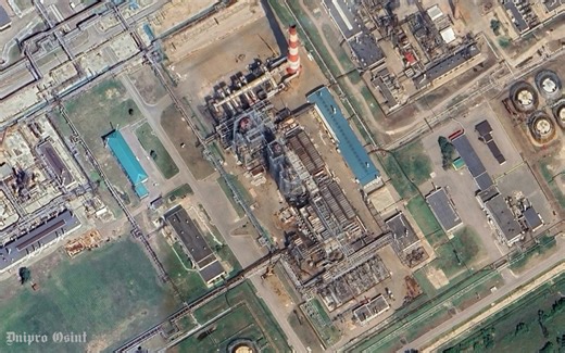 Satellite imagery by DniproOsint shows severe fire damage to the AVT-11/6 processing unit at the Novokuybyshevsk refinery. The strike is assessed to have knocked out up to 80% of the plant’s capacity, which processes around 6 million tons of oil annually. #Russia