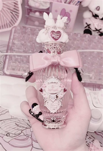 my boyfriend got me flower knows perfume and a hair clip… its so cute (о´∀`о) #茶碗洗碗 #おすすめ #jiraikei #jirai #fyp