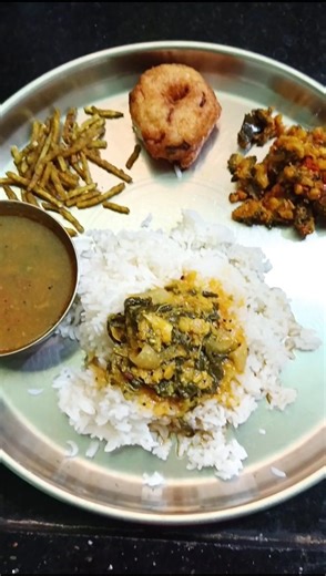 #lunch menu#keeraikuzhambu #paavakaikootu#vadai#chips#rice#rasam#shorts #shortsfeed