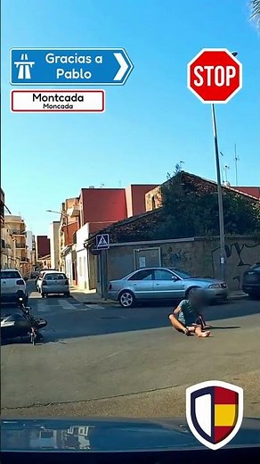 Se salta un stop y se lleva una moto - Dashcams España