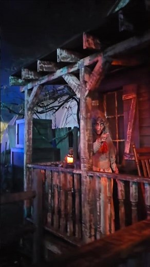 Granny Hagardy "Welcoming" us at Halloween Horror Nights 🔪 #hhn #halloweenhorrornights #hhn34