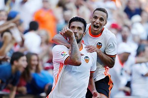 9.3K views · 6 comments |  Entrevista a Ezequiel Garay  “Tenemos ganas de jugar para conseguir el triunfo que todos queremos”  Todas sus declaraciones  bit.ly/EntrevistaGaraypreviaMolinon #SportingValencia | Valencia CF | Facebook