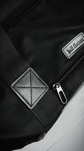 Which strap you choosing? 🖤 #altaesthetic #gymbag #weekendbag #hellflower666 #CapCut