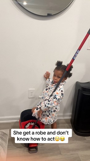 She get a robe and think she the boss😳😂😂 | D&Z Family